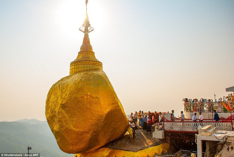 Tran Quoc Pagoda is one of the most beautiful temples in the world images 14