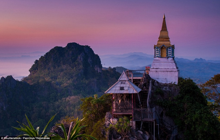 Tran Quoc Pagoda is one of the most beautiful temples in the world images 3