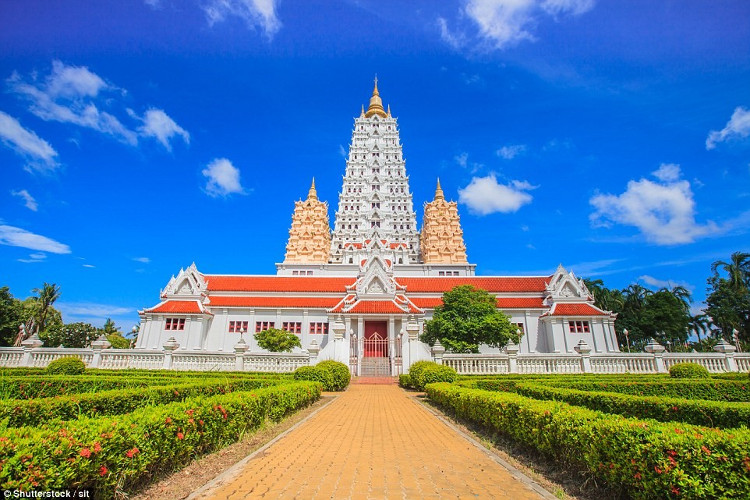Tran Quoc Pagoda is one of the most beautiful temples in the world images 4