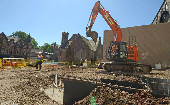 Picture 4 of 'Treasures' and thousands of years of comedy appear at the construction site