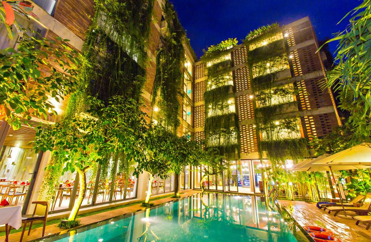 Picture 2 of Tree wall - a modern urban green solution
