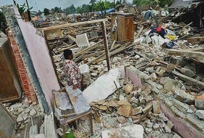 Picture 3 of Tsunami in Indonesia killed 105 people