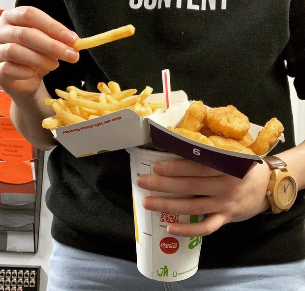 Picture 7 of Turns out this is the right way to eat fastfood that we haven't known for a long time