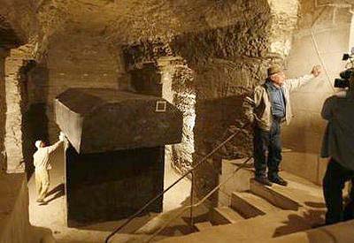 Picture 1 of Two ancient Egyptian tombs appeared, 4,300 years old