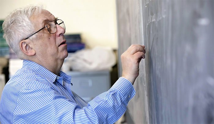 Picture 4 of Two mathematicians find order in the chaos to receive the Abel Prize