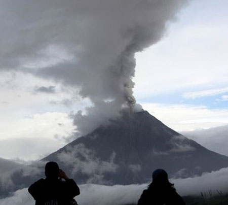 Picture 2 of Two volcanoes awakened in America