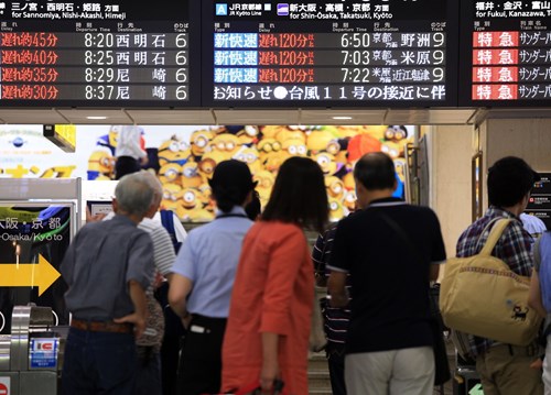 Picture 2 of Typhoon Nangka hit Japan, 2 people died, 100,000 people evacuated