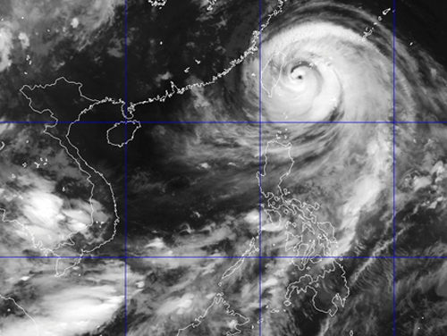 Picture 1 of Typhoon Soudelor entered Taiwan, the South China Sea has strong winds
