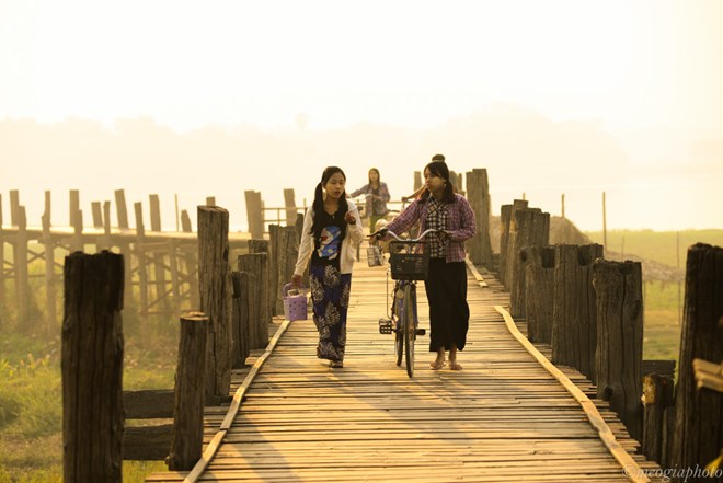 Picture 14 of U Bein - The oldest and longest wooden bridge in the world
