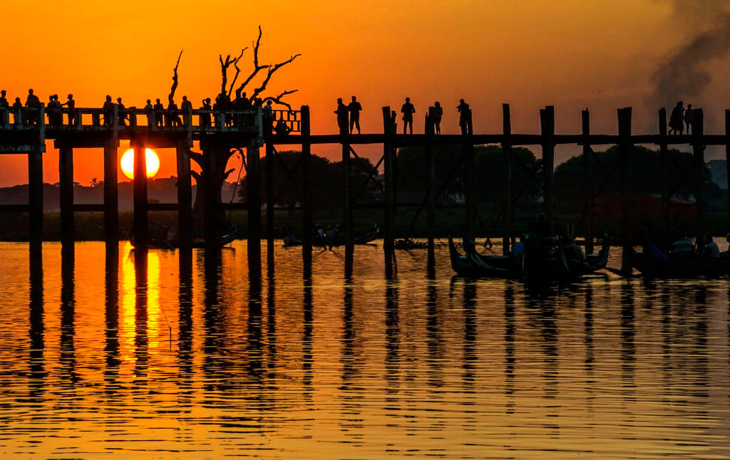 Picture 3 of U Bein - The oldest and longest wooden bridge in the world