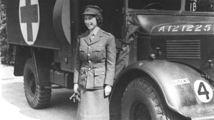 Picture 1 of Unbelievable privileges when you are ... Queen of England