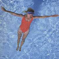 Picture 1 of Underwater training helps pregnant women reduce back pain
