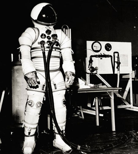 Picture 5 of Underwear company revealed about astronaut's attire