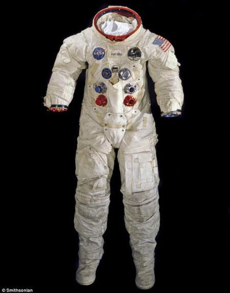 Picture 7 of Underwear company revealed about astronaut's attire