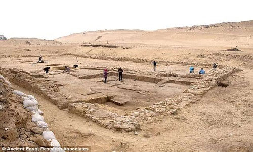 Picture 1 of Unexpected discovery of the pyramids at Giza