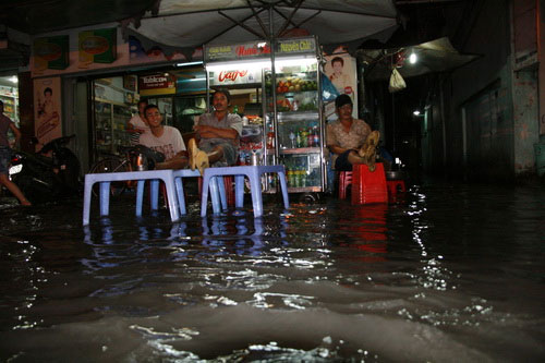 Picture 6 of Unexpected rain at high tide: Many routes become rivers