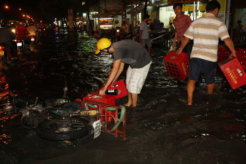 Picture 7 of Unexpected rain at high tide: Many routes become rivers