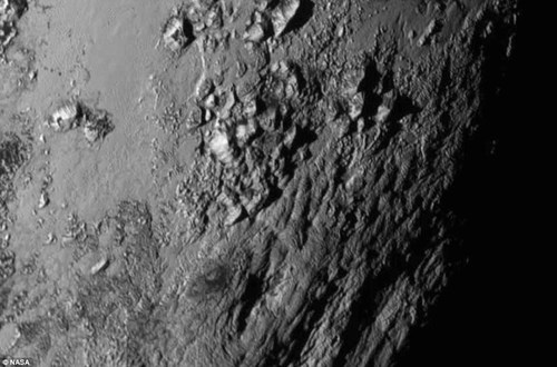 Picture 1 of Unexpectedly discovered giant icebergs on Pluto