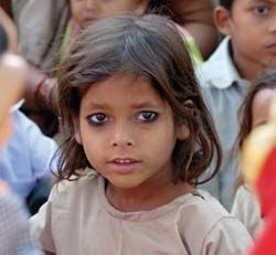 Picture 1 of UNICEF: HIV / AIDS affects 10 million children in South Asia