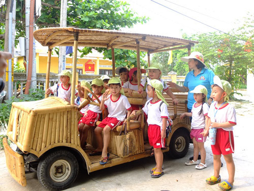 Picture 4 of Unique electric car with bamboo friendly environment