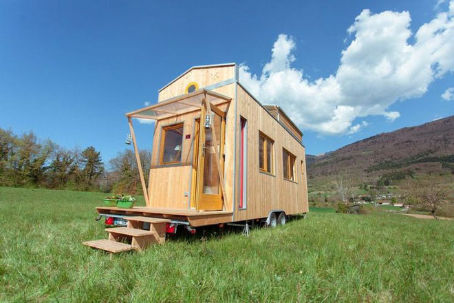 Picture 6 of Unique house: The roof of the house can be opened and lying on the bed to watch the stars