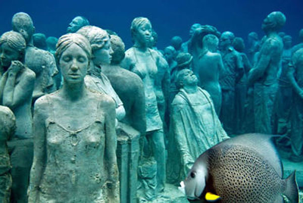 Picture 10 of Unique look of the underwater museum of Cancun