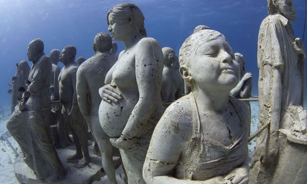Picture 11 of Unique look of the underwater museum of Cancun