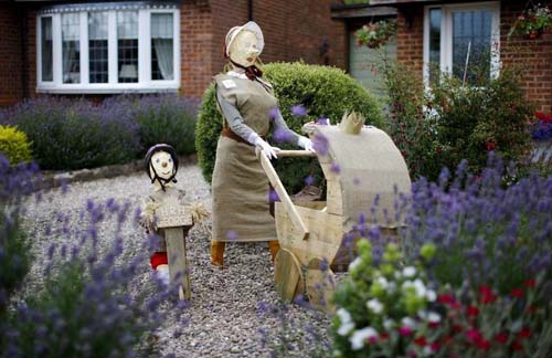 Picture 2 of Unique puppet festival in the UK