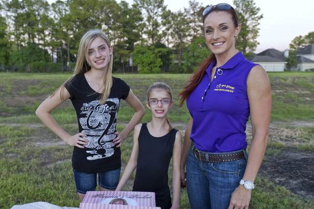 Picture 3 of Unique twin sisters