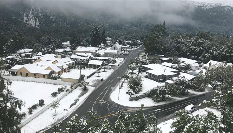 Picture 1 of Unusual weather phenomenon: Snowfall in mid-summer in New Zealand
