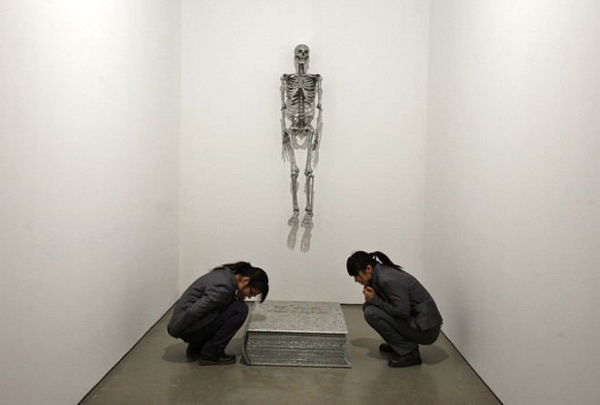 Picture 4 of US President and David Beckham offered to lose to the Asian squatting ability