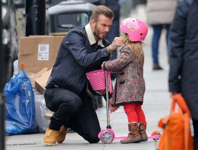 Picture 6 of US President and David Beckham offered to lose to the Asian squatting ability