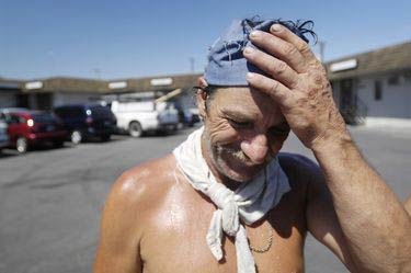 Picture 1 of USA: hot 52 degrees Celsius