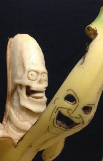 Picture 2 of Use a spoon and toothpick to sculpt on a banana