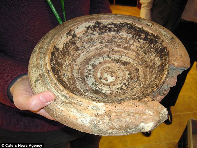 Picture 1 of Use a thousand year old artifact to bathe the bird