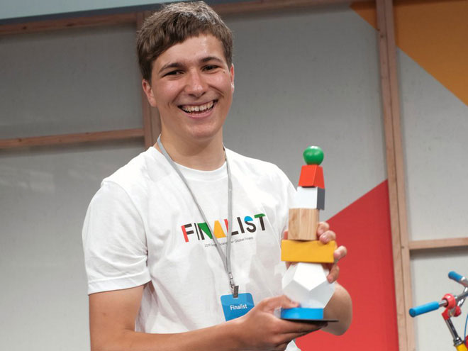 Picture 3 of Using a magnetic solution invented by NASA, the 18-year-old found a way to filter micro-plastic from water