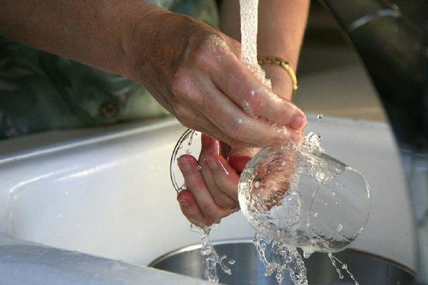 Picture 2 of Using glass to change into plastic food containers should be noted to avoid poisoning the whole family