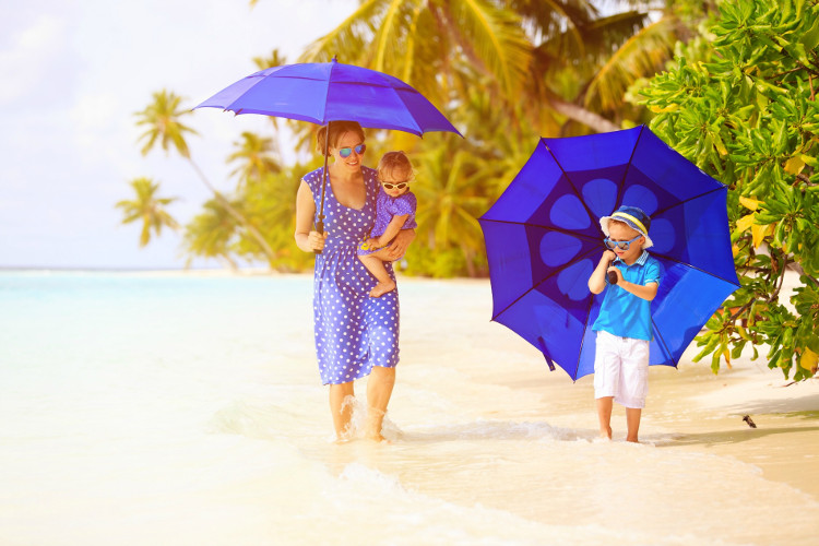 Picture 1 of Using umbrellas is not effective against sun protection