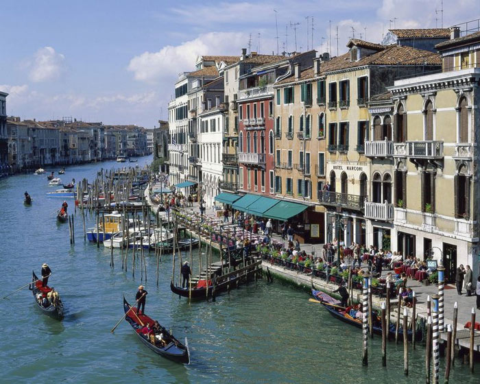 Picture 3 of Venice and canal system
