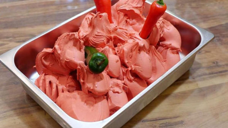 Picture 1 of 'Very dangerous' spicy ice cream, accompanied by warnings of people who enjoy it can die
