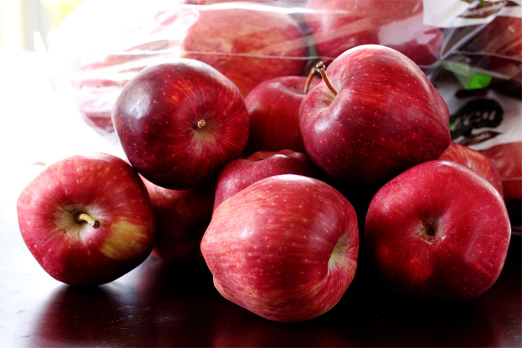 Picture 1 of Very good way to check if the apple is sprayed with toxic chemicals