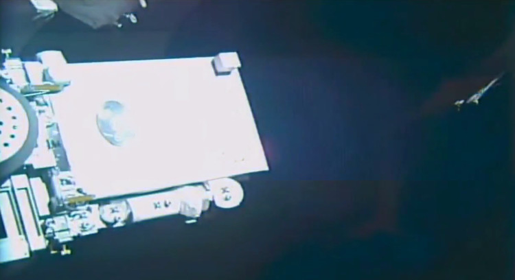 Picture 1 of Video: A strange object near UFO space station controversial
