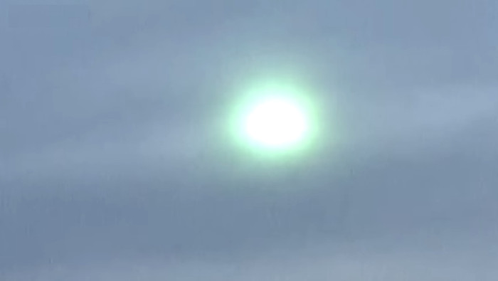 Picture 1 of Video: Amazing giant UFO in Japan heaven
