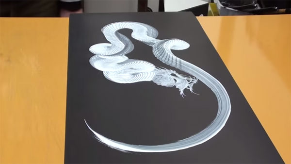Picture 2 of Video: Painting dragon with just one stroke