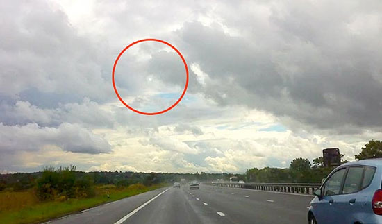 Picture 1 of Video: Strange light spots on the English sky