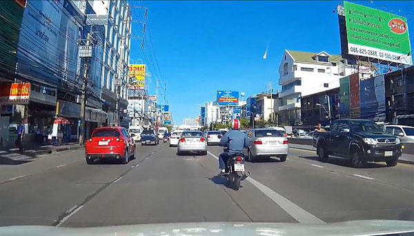 Picture 1 of Video: The fireball glides through Thailand's sky during the day