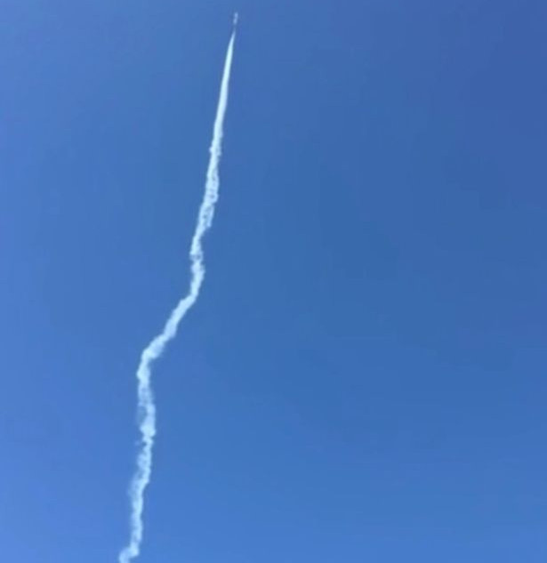Picture 1 of Video: UFO almost crashed into Chilean fighter