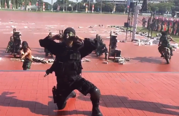 Picture 1 of Video: US Defense Secretary sees Indonesian soldiers drinking solid blood