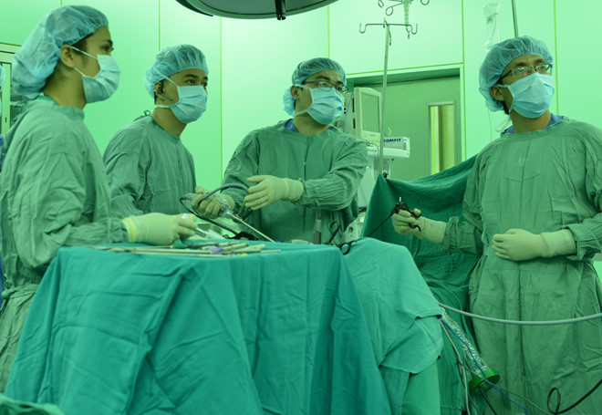 Picture 1 of Vietnam applies new techniques to successfully treat rectal cancer