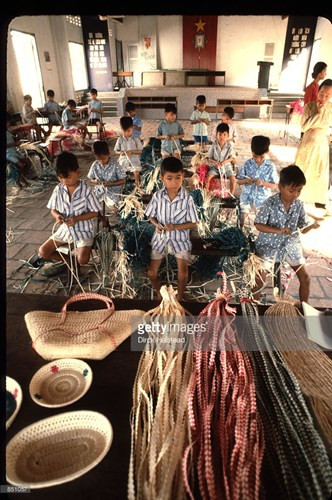 Picture 12 of Vietnam in 1980 in the photo of Dirck Halstead